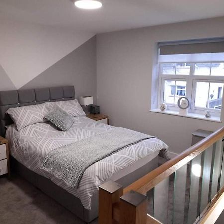Outstanding Modern 1-Bed House In Chippenham Chippenham (Wiltshire) Esterno foto
