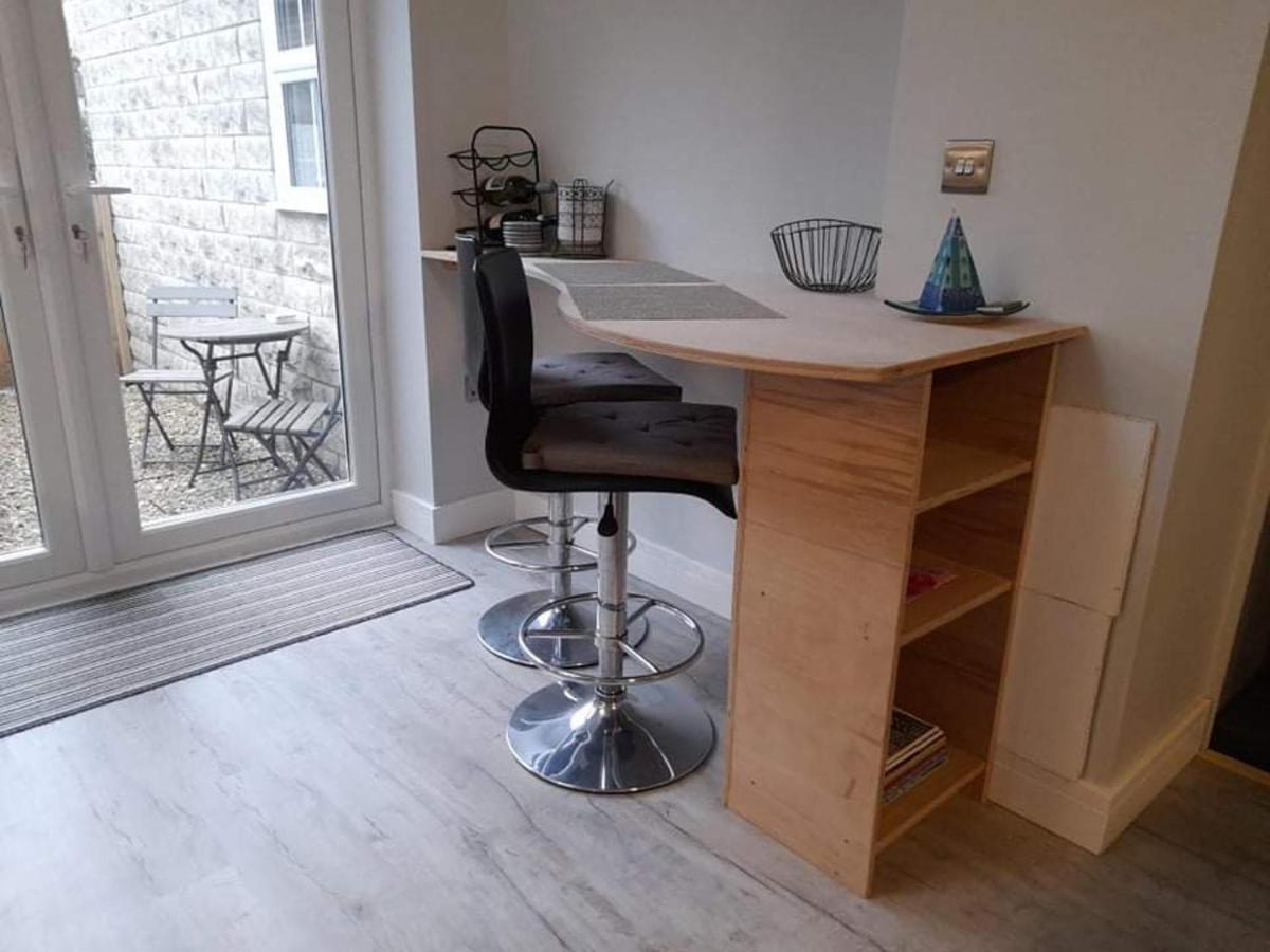 Outstanding Modern 1-Bed House In Chippenham Chippenham (Wiltshire) Esterno foto