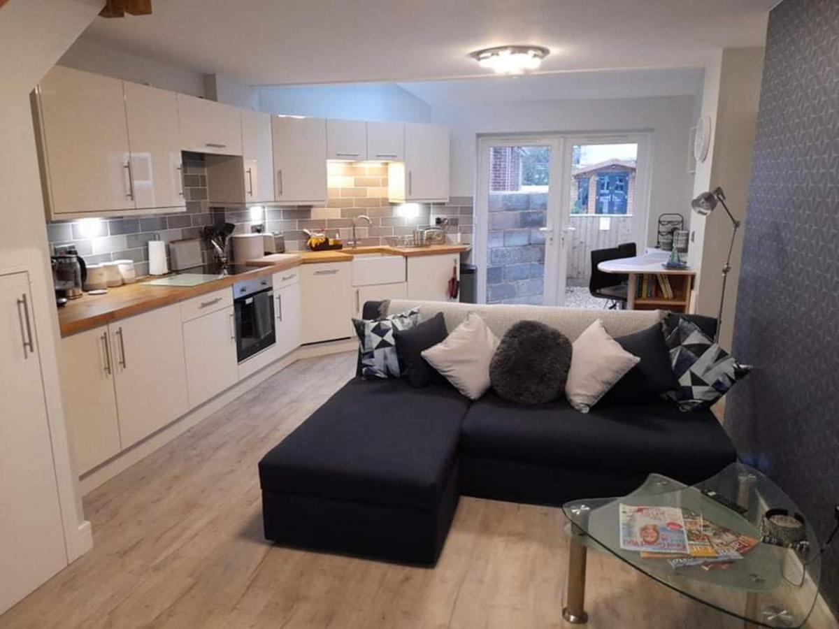 Outstanding Modern 1-Bed House In Chippenham Chippenham (Wiltshire) Esterno foto