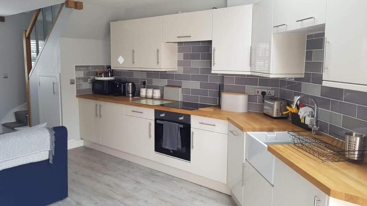 Outstanding Modern 1-Bed House In Chippenham Chippenham (Wiltshire) Esterno foto