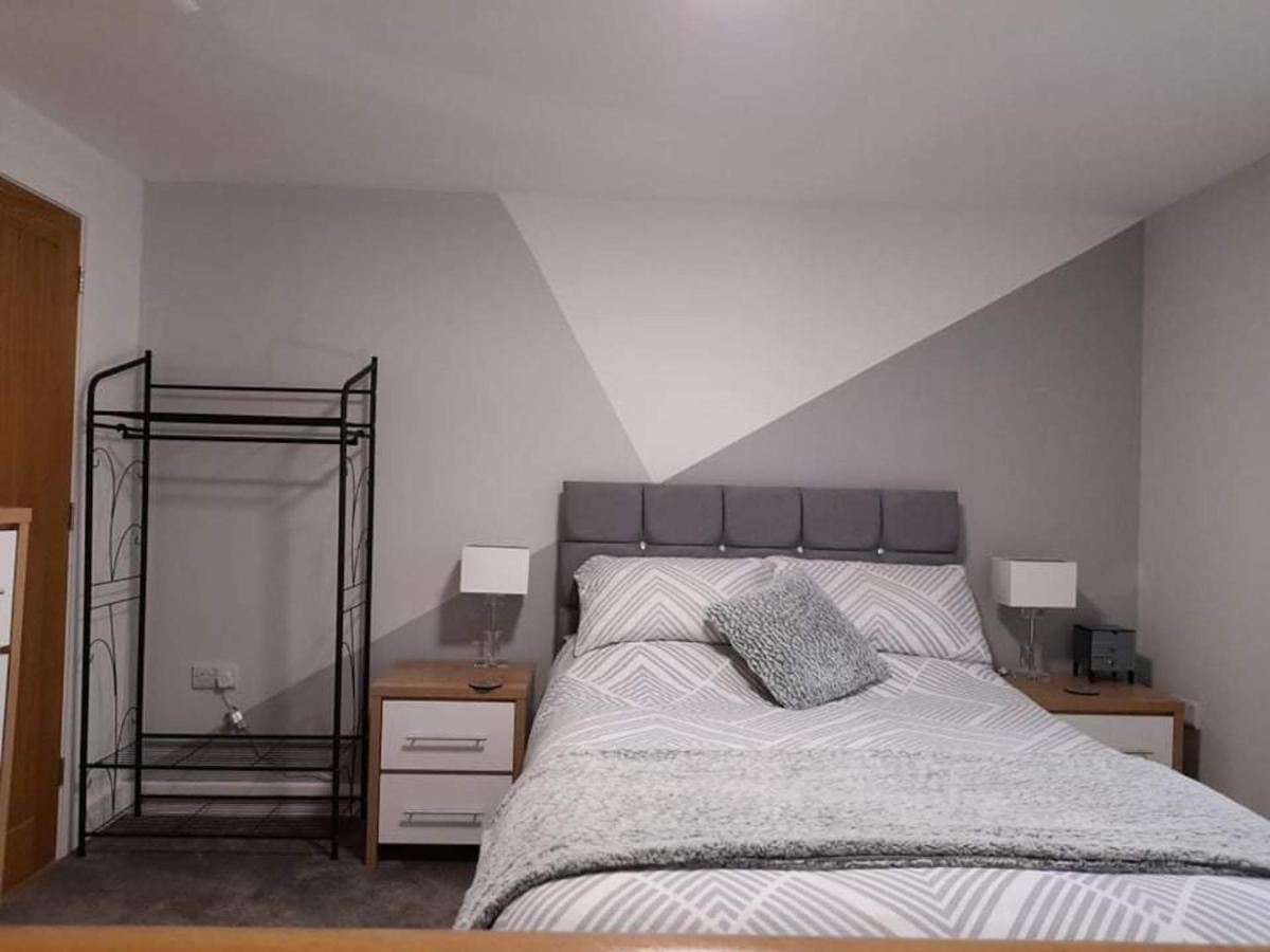 Outstanding Modern 1-Bed House In Chippenham Chippenham (Wiltshire) Esterno foto