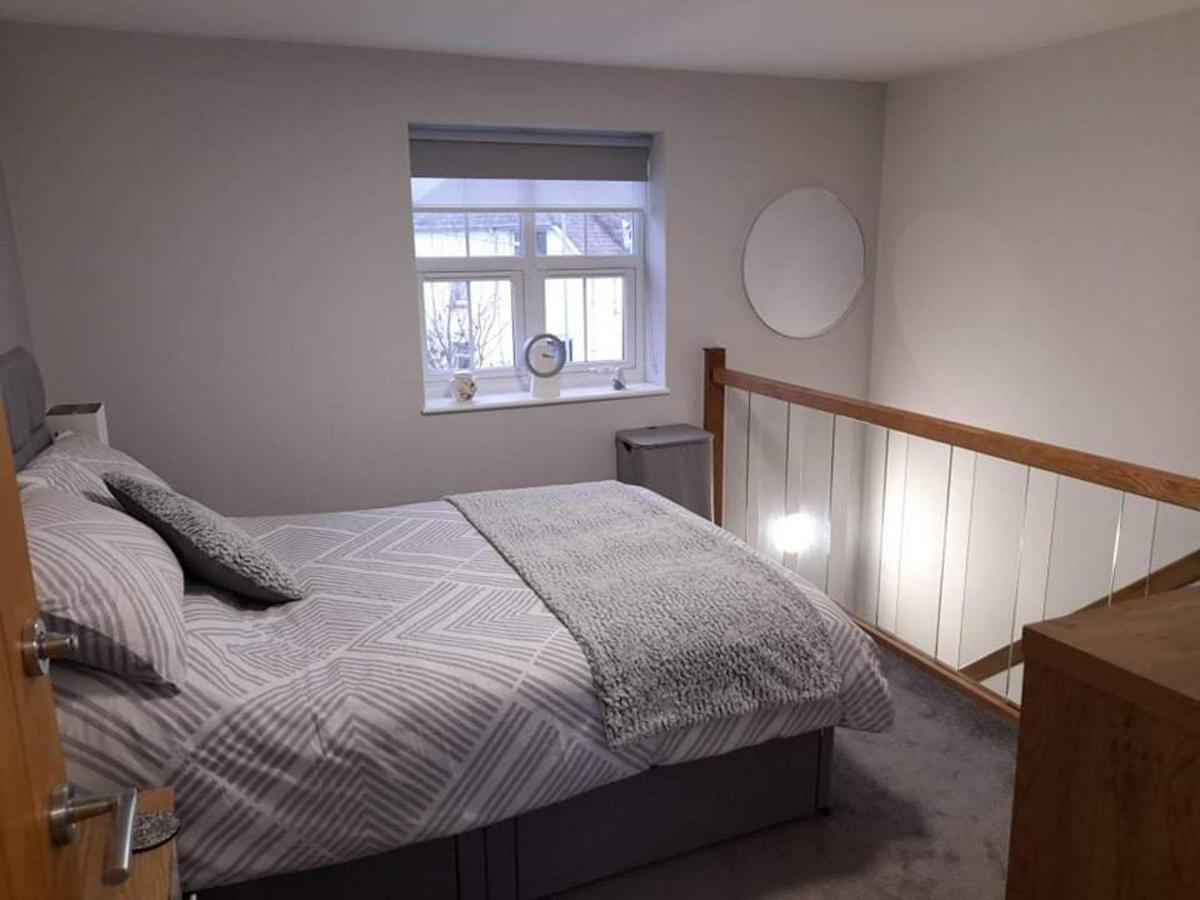Outstanding Modern 1-Bed House In Chippenham Chippenham (Wiltshire) Esterno foto